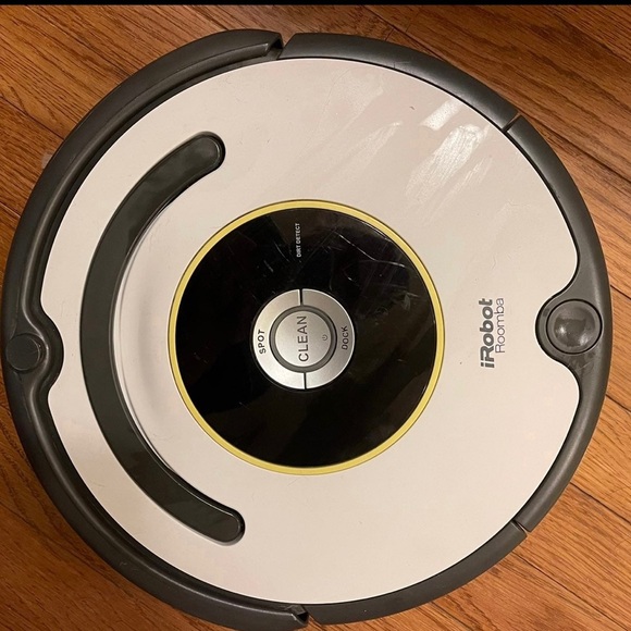iRobot Roomba 670. Gently used works great. - Picture 2 of 4